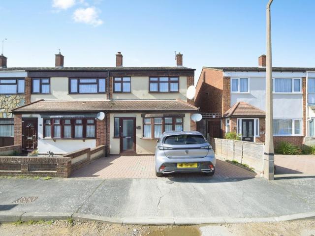 House for sale in South Hornchurch, Greater London