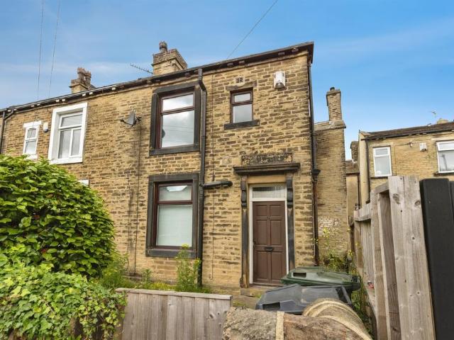 House for sale in Lower Wyke, West Yorkshire