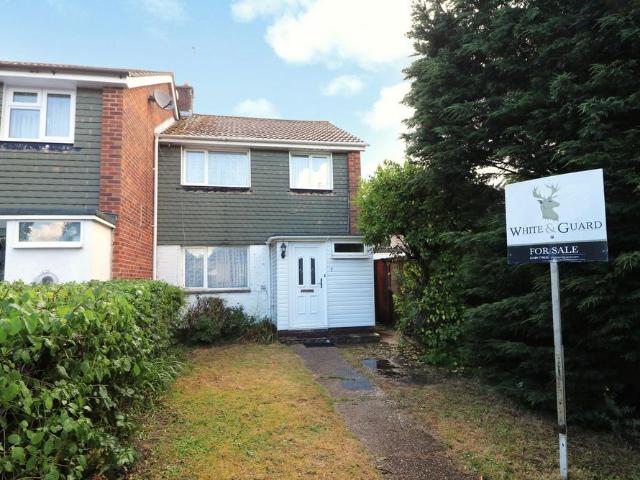 House for sale in Hedge End, Helford