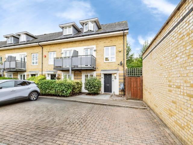 House for sale in Holywell Estate, North Watford