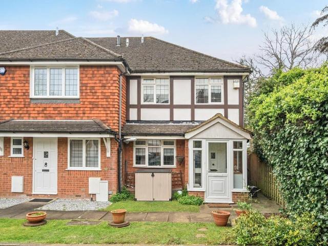 House for sale in Harrow Weald, Greater London
