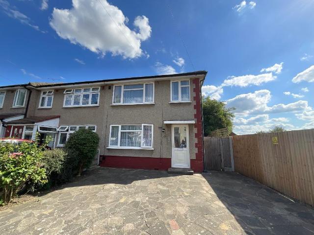 House for sale in Elm Park, Greater London