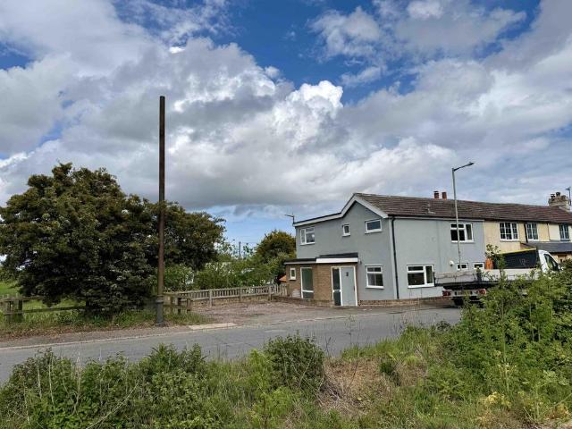 House for sale in Thorpe Common, Eastbridge