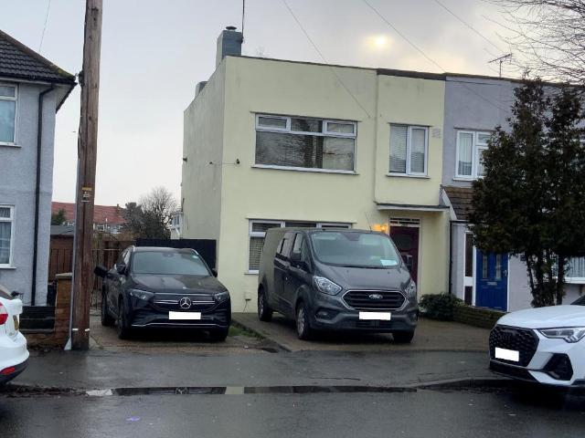 House for sale in Elm Park, Greater London