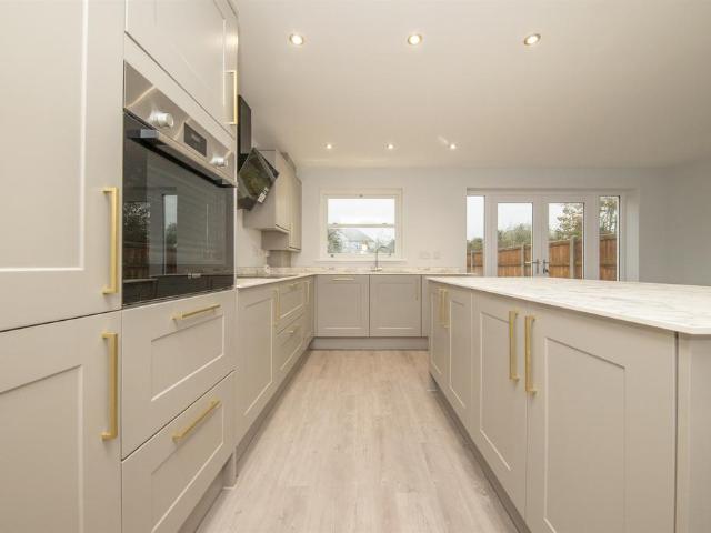 House for sale in Holland-on-Sea, Dale Hill