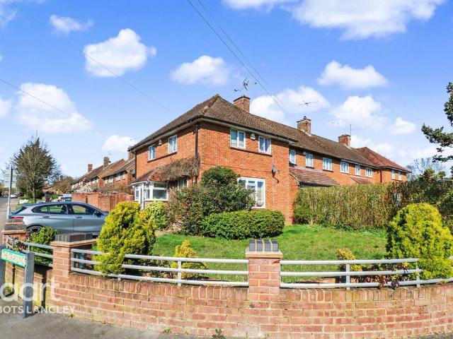 House for sale in Batchworth, Hertfordshire