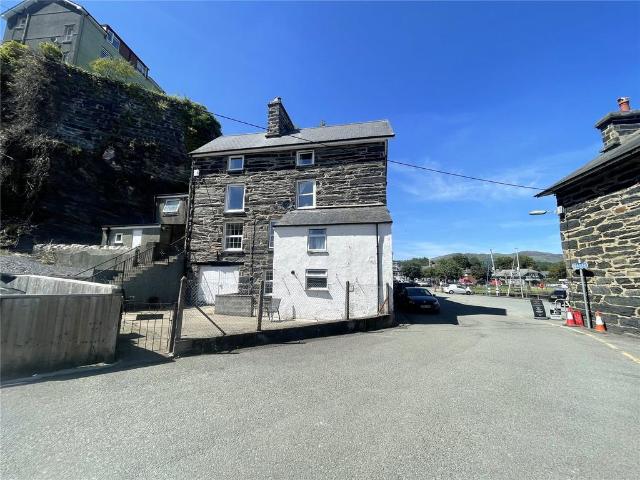 House for sale in Porthmadog
