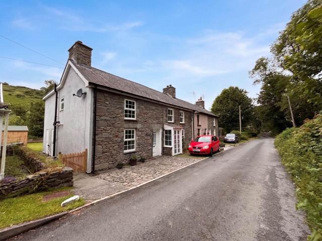 House for sale in Llanrhystud, Wales