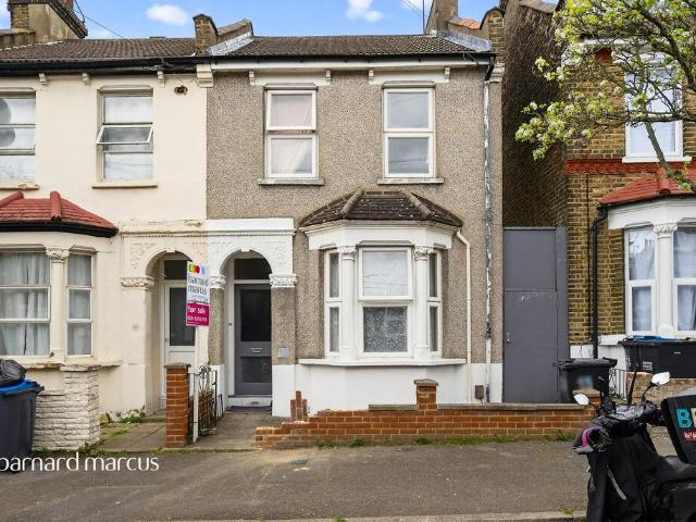 House for sale in London Borough of Croydon, Greater London