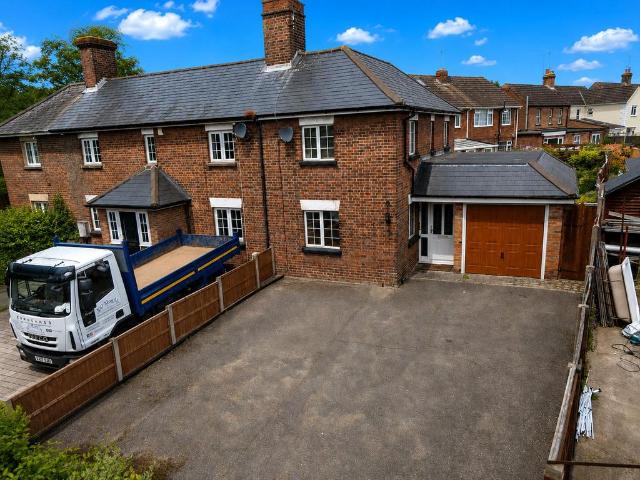 House for sale in Woodside Estate, Houghton Regis