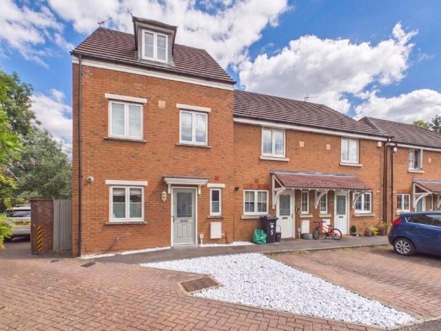 House for sale in Sindlesham, Winnersh