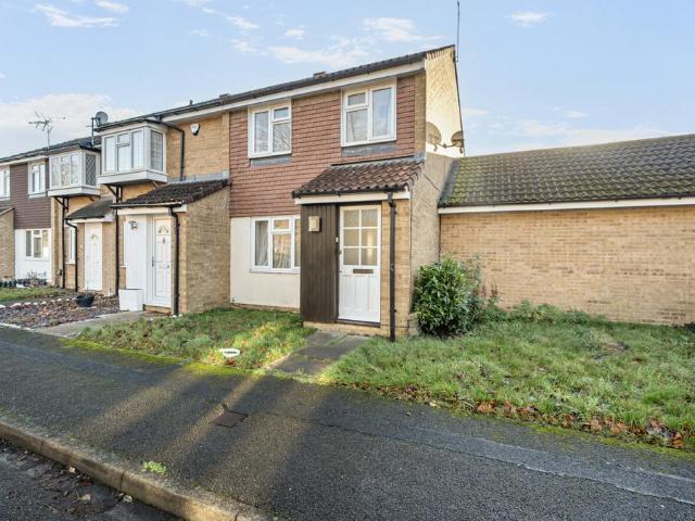 House for sale in Woodside Estate, Houghton Regis