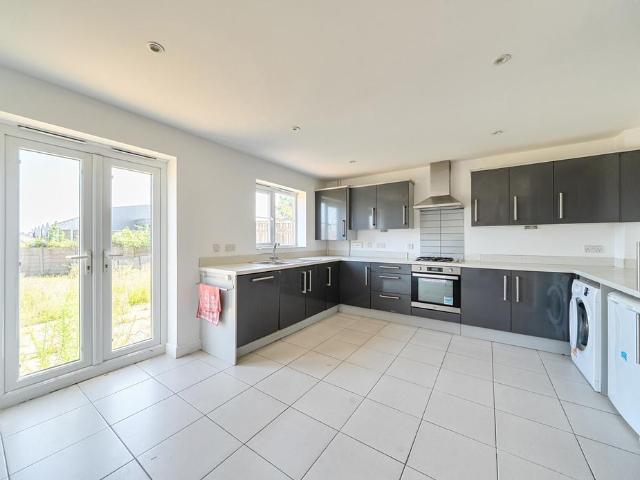 House for sale in Harrow Weald, Greater London