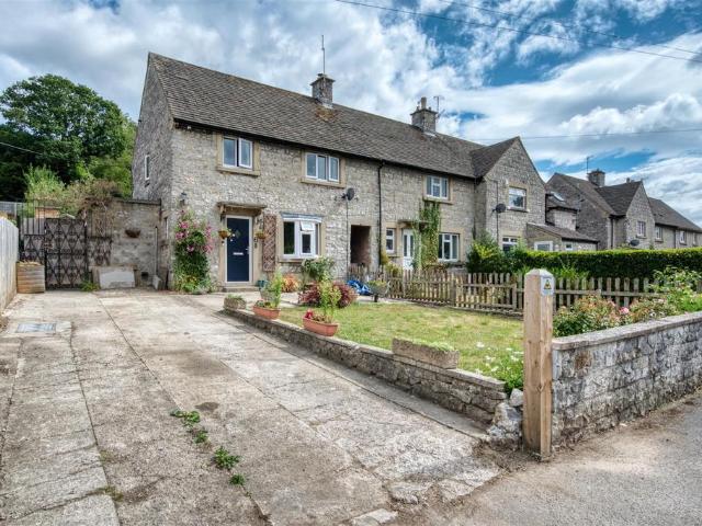 House for sale in Froggatt, East Midlands