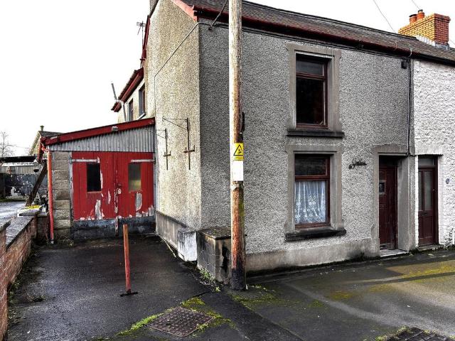House for sale in Llangadog