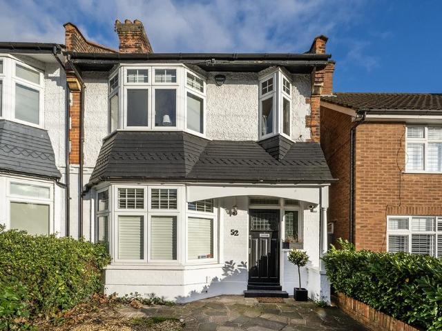 House for sale in Mill Hill, Greater London