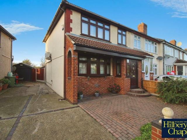 House for sale in Elm Park, Greater London
