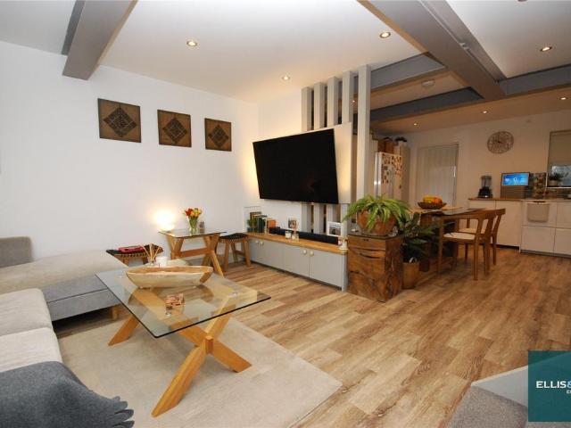 House for sale in Golders Green, Greater London