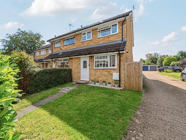 House for sale in Hatching Green, Five Acres