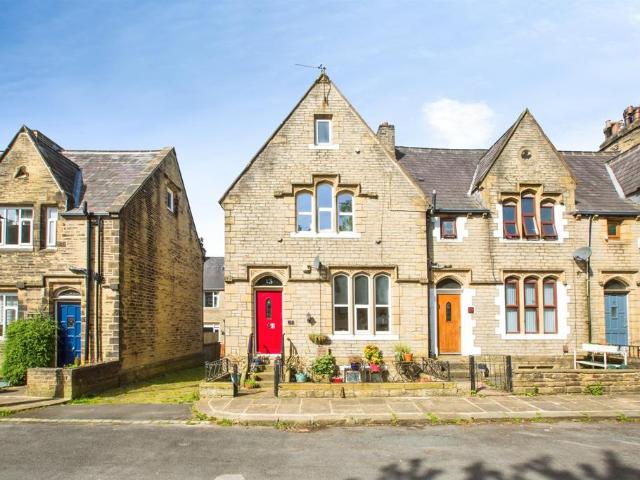 House for sale in Akroydon, Halifax