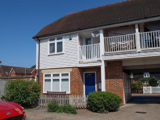 House for sale in The Butts, Kent