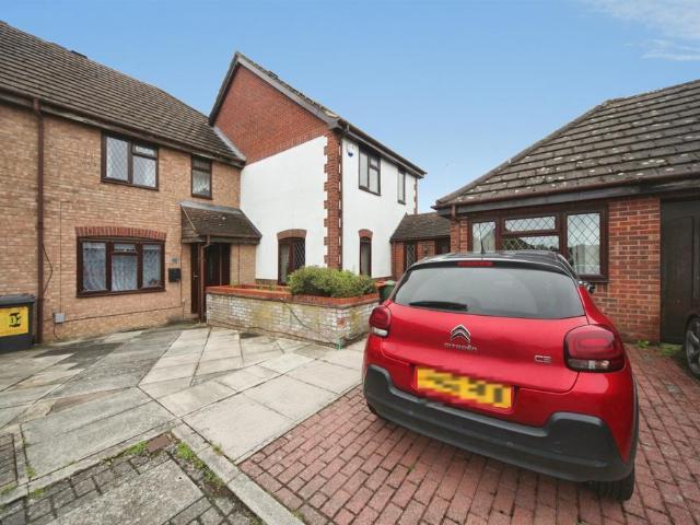 House for sale in Woodside Estate, Houghton Regis