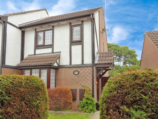House for sale in Queens Park, Bedford