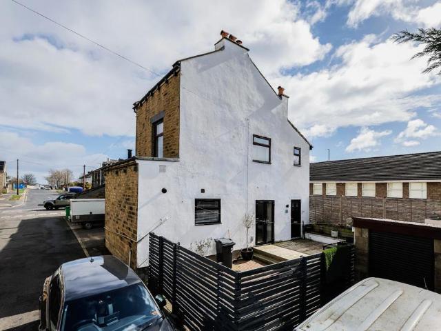 House for sale in Pudsey, West Yorkshire