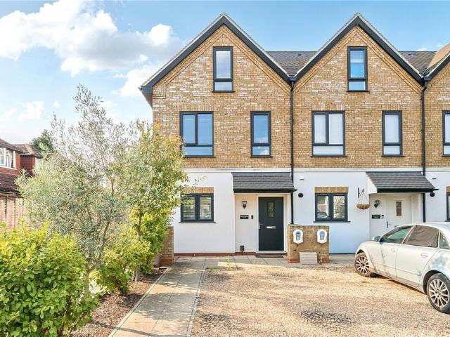 House for sale in Lower Green Esher, Blackhills