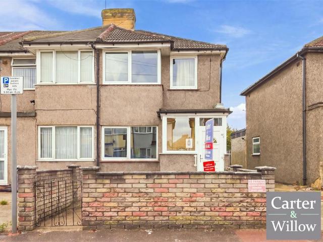 House for sale in Dagenham, Greater London