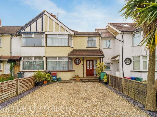 House for sale in London Borough of Hounslow, Hanworth