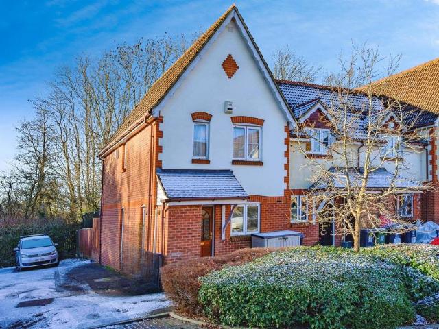 House for sale in Highfield, Pouchen End