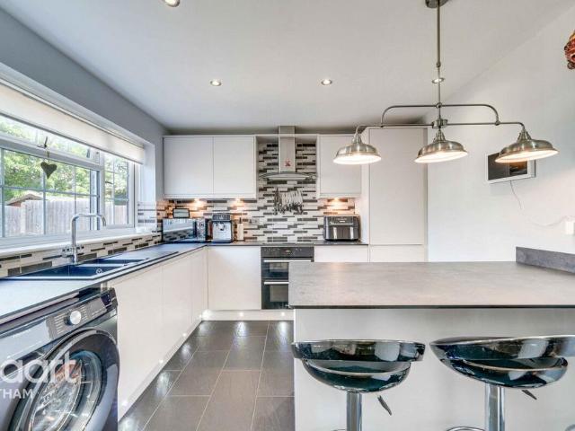 House for sale in Chipping Hill, Essex