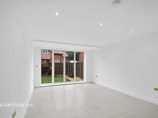 House for sale in London Borough of Croydon, Selsdon
