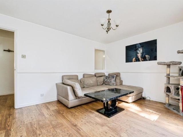 House for sale in Purfleet, Essex