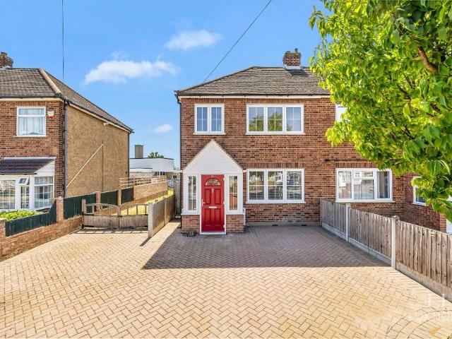 House for sale in South Hornchurch, Greater London