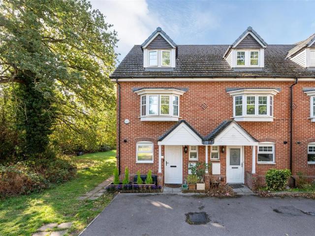 House for sale in Nores Hill, Shinfield