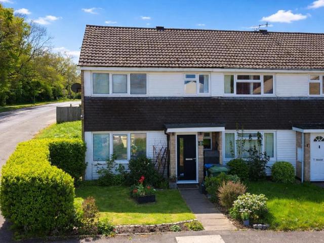 House for sale in Grovehill, Pouchen End