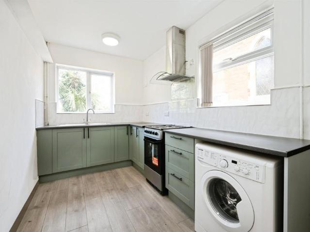 House for sale in Queens Park, Bedford