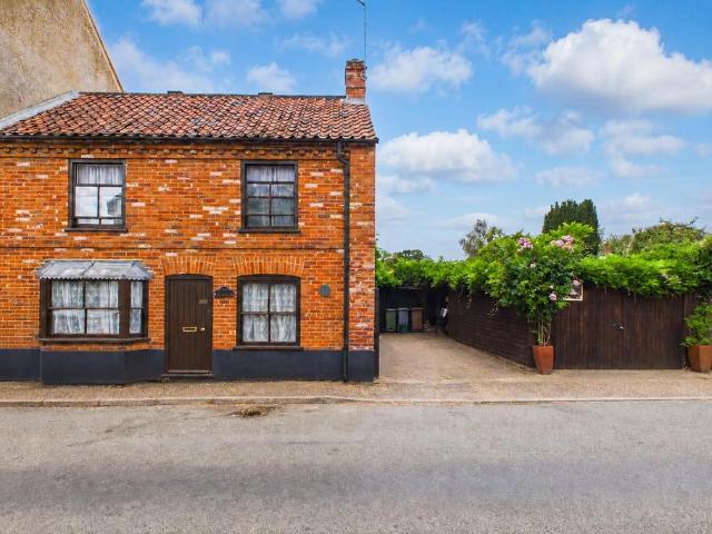 House for sale in Crostwick, Norfolk