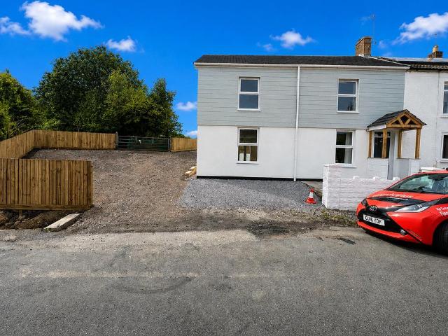 House for sale in Tonyrefail, Coedely
