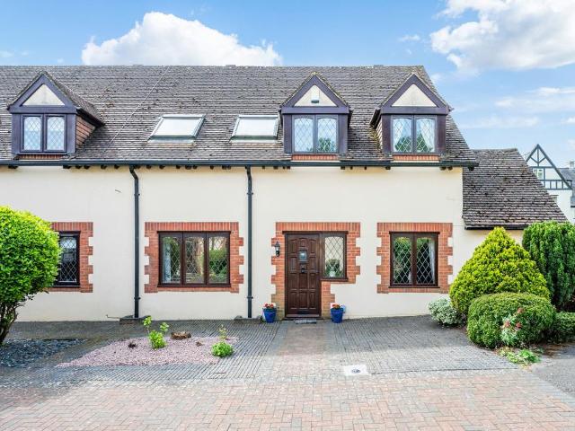 House for sale in Hillview, Surrey