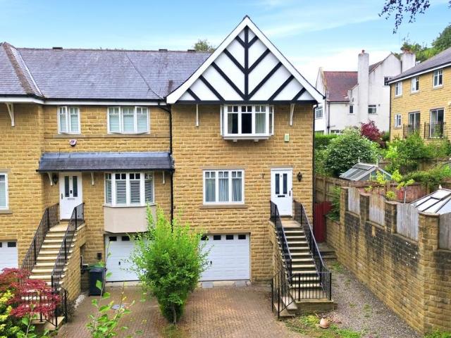 House for sale in Oakwood, West Yorkshire