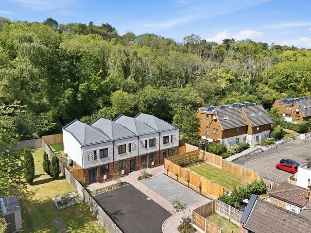 House for sale in London Borough of Croydon, Kenley