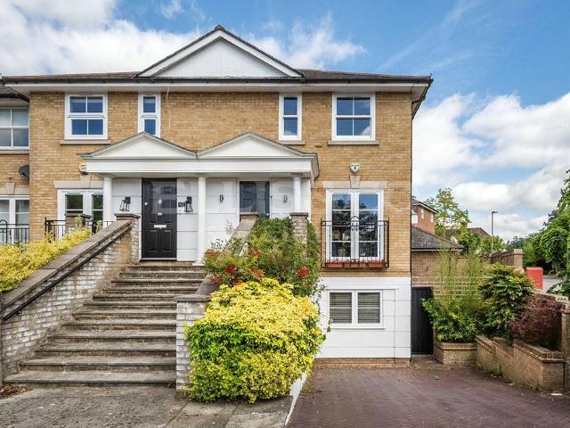 House for sale in Mill Hill, Greater London