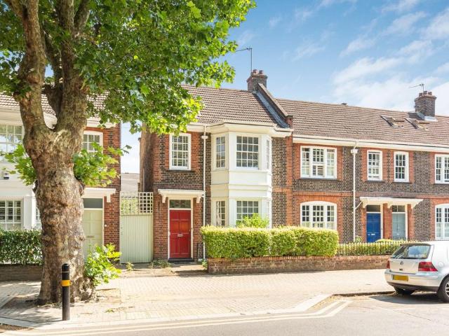 House for sale in Earlsfield, Greater London