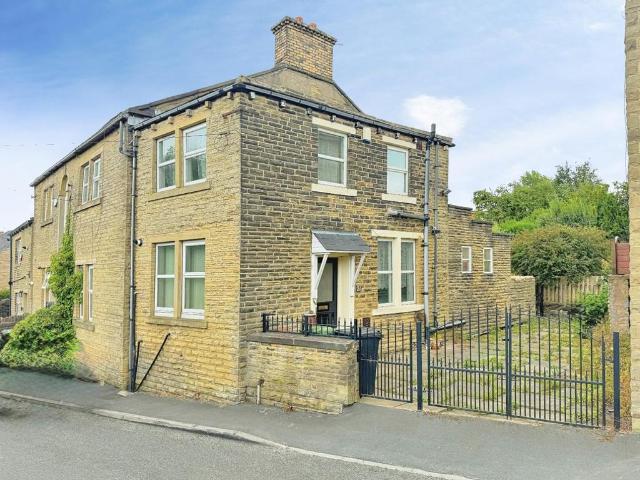 House for sale in Pudsey, West Yorkshire
