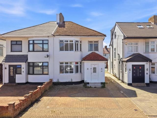 House for sale in South Stanmore, Greater London