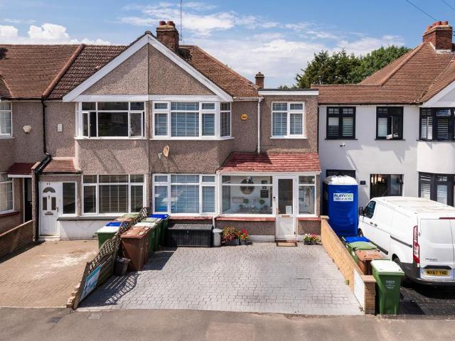 House for sale in Albany Park, Greater London