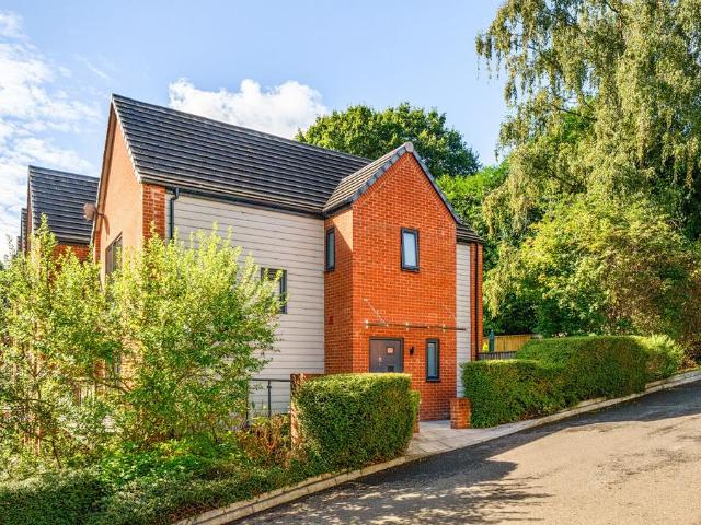 House for sale in Hedge End, Helford
